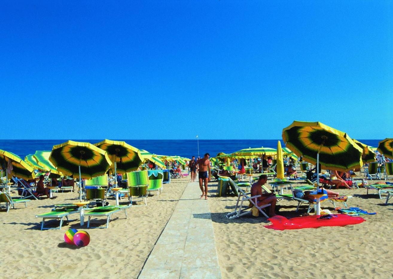 Aparthotel Carinzia Ліньяно-Сабб'ядоро Екстер'єр фото