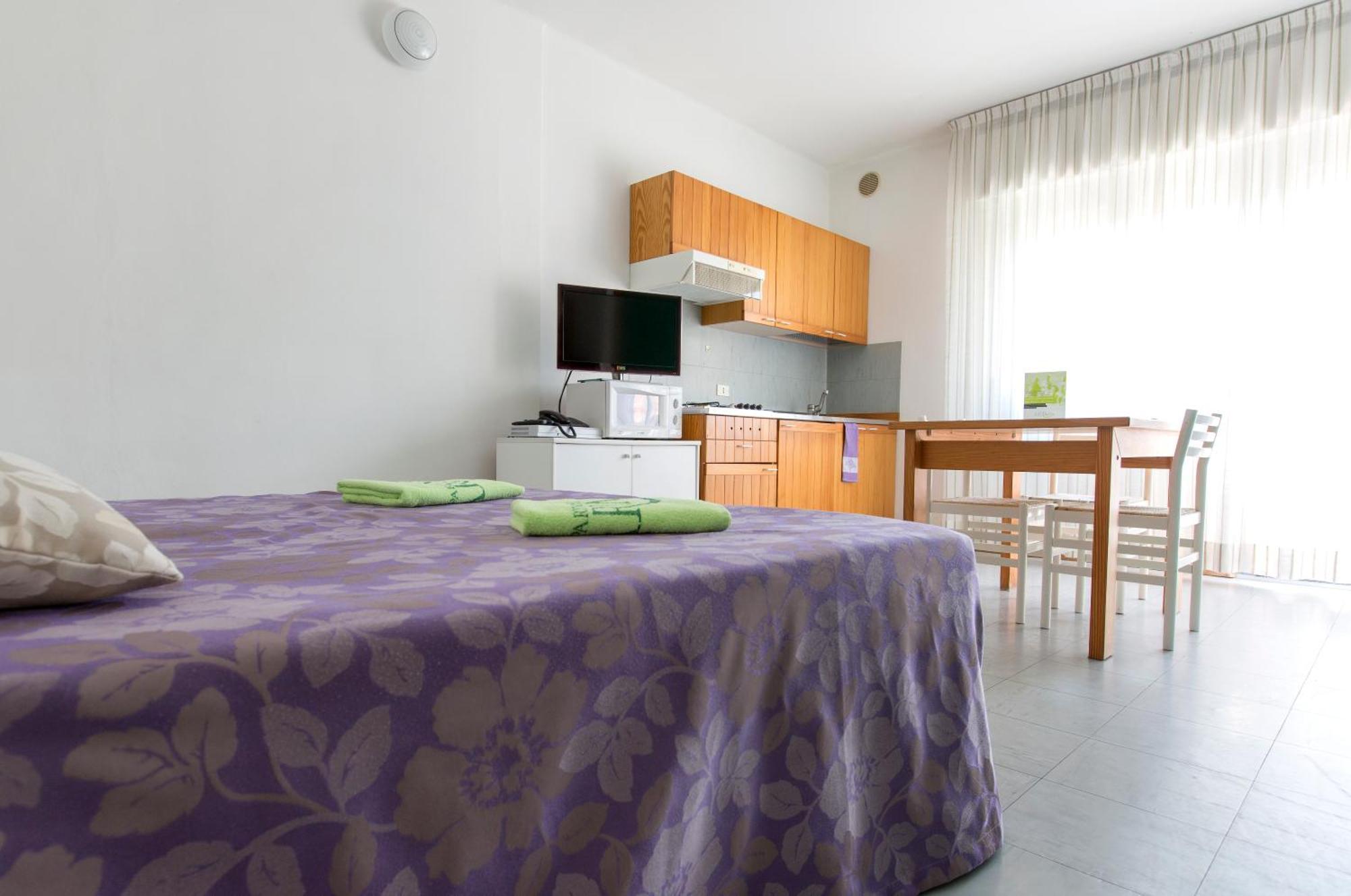 Aparthotel Carinzia Ліньяно-Сабб'ядоро Екстер'єр фото